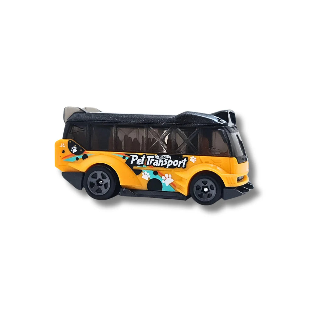 Hot Wheels Kowloon'd Hypervan Amarillo.