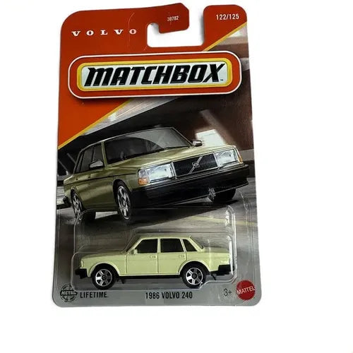 Matchbox 1986 Volvo 240 Amarillo.