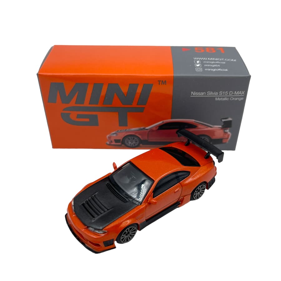 Mini GT Nissan Silvia S15 D-MAX.
