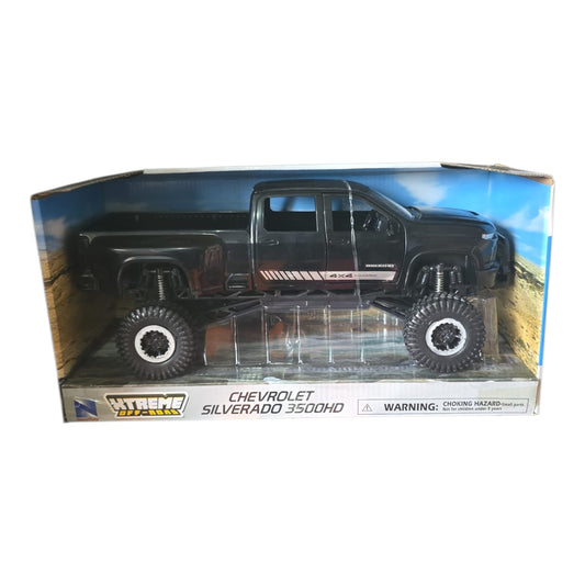 Chevrolet Silverado 3500HD Negra NewRay Xtreme Off-Rond.