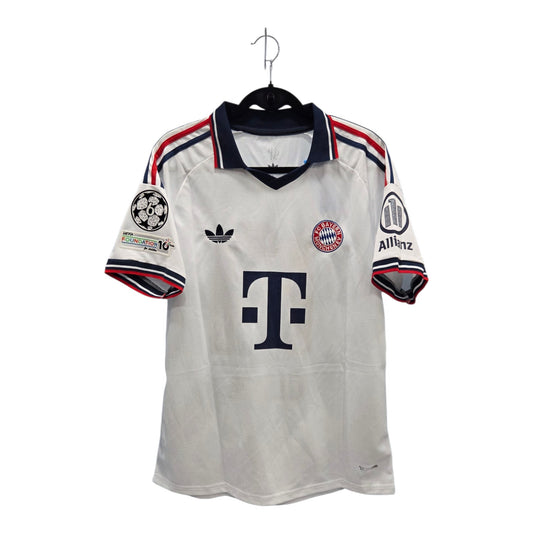 Fan Bayern Munchen Visita 26-27 Olise #17